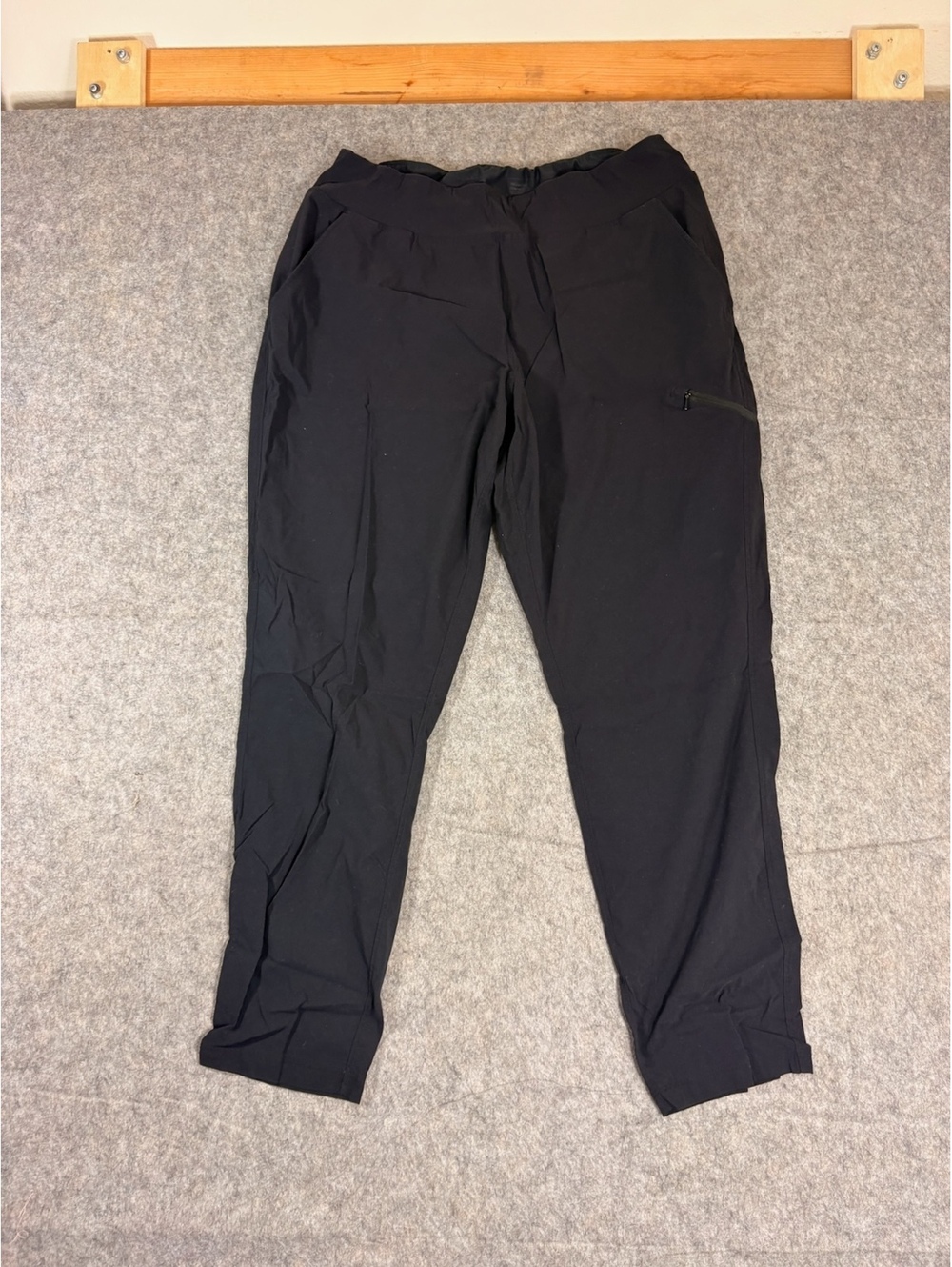 Mountain Hardwear black athletic pants Womens Size Large